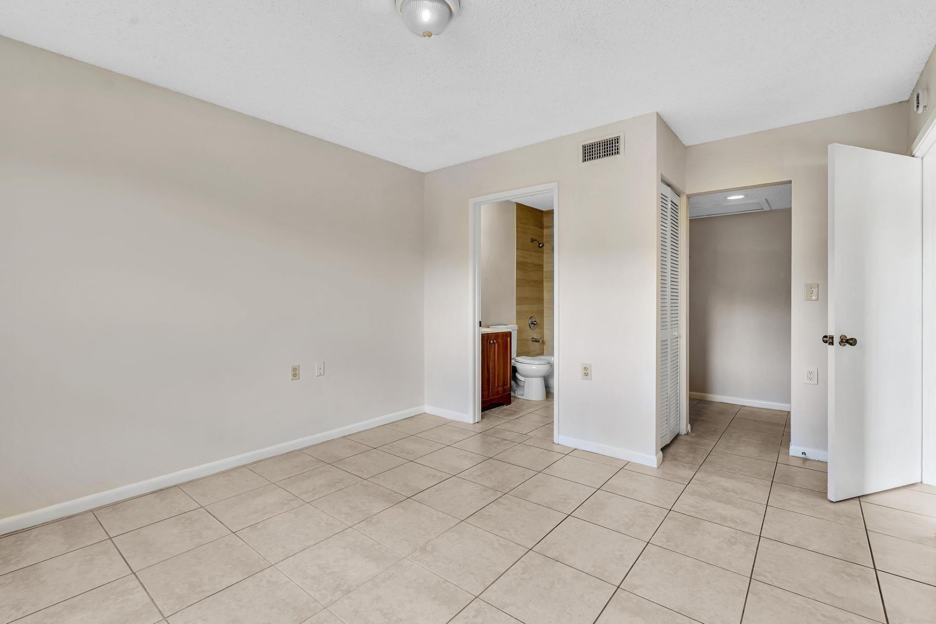 1020 Lake Victoria Drive, Unit B, West Palm Beach, FL 33411 Photo