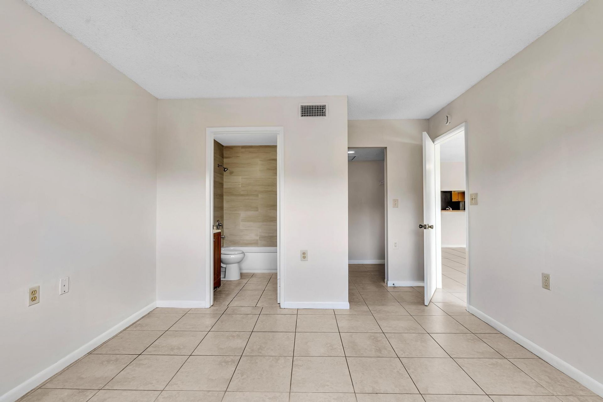 1020 Lake Victoria Drive, Unit B, West Palm Beach, FL 33411 Photo