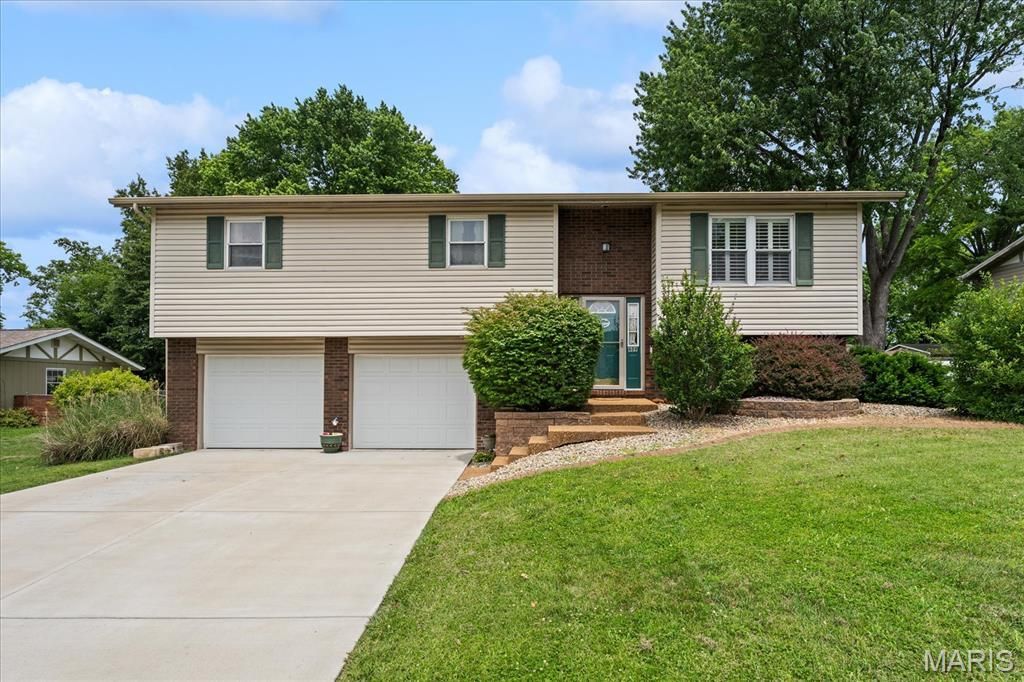 409 Chapel Drive , Collinsville, IL 62234 Main Photo