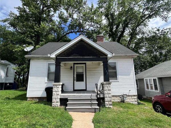 321 W Cleveland Avenue, Belleview, IL 62220