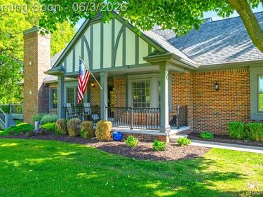 156 Sandhills Lane, Lake Orion Vlg, MI 48362