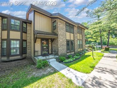 25155 Greenbrooke Drive, Southfield, MI 48033
