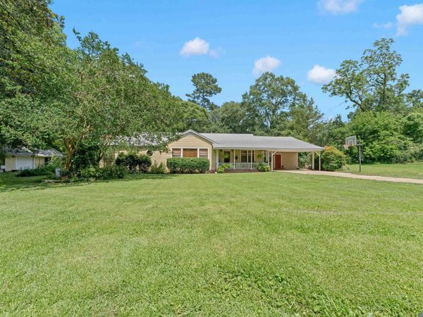 11437 Old South Dr, Clinton, LA 70722