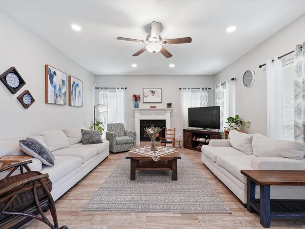 755 Meadow Bend Dr, Baton Rouge, LA 70820