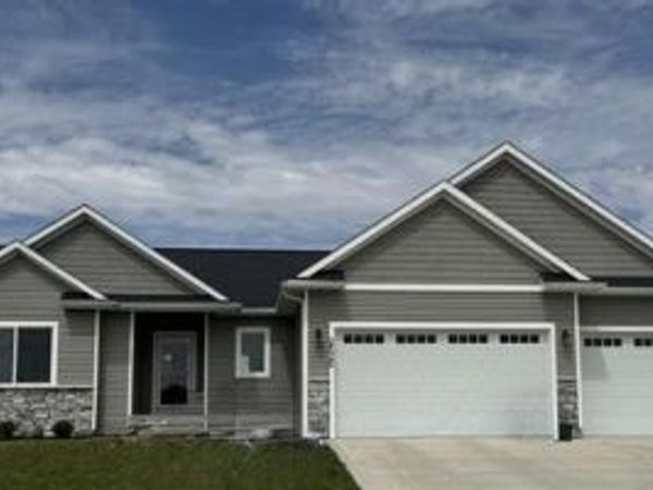2520 Knollway Drive, Marshalltown, IA 50158