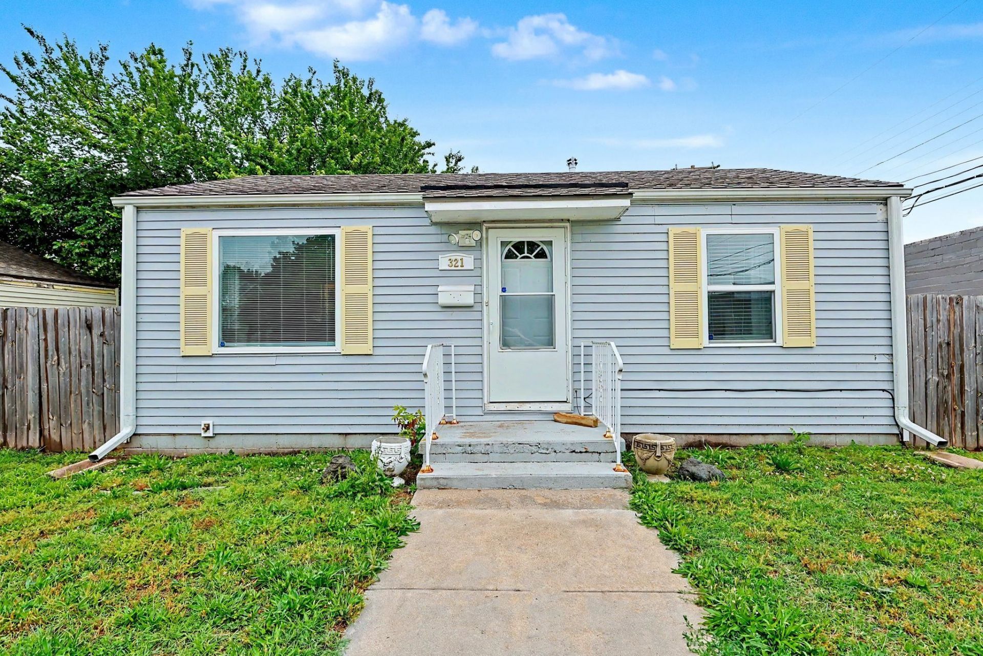 321 E Kinkaid Ave, Wichita, KS 67211 Main Photo