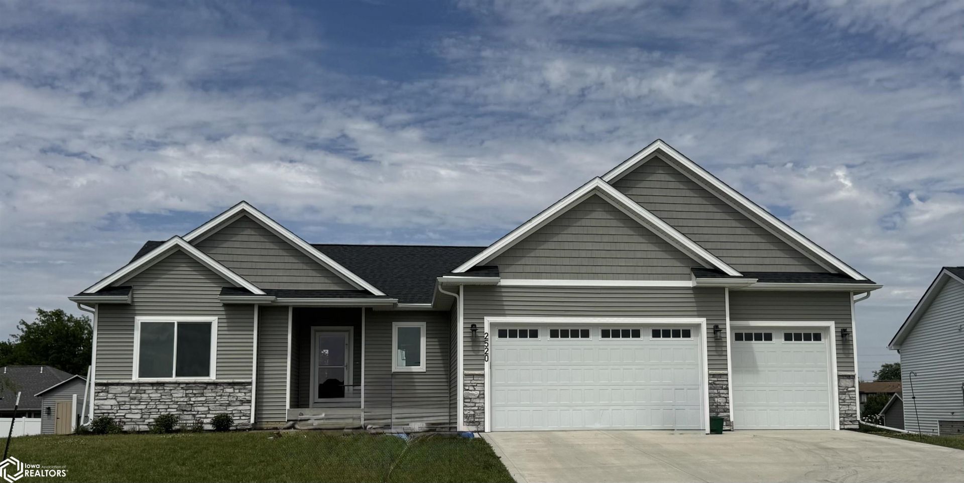 2520 Knollway Drive, Marshalltown, IA 50158 Main Photo