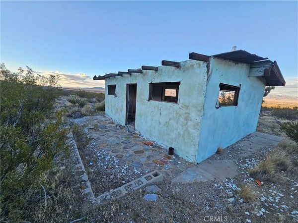 411 Powerline Rd., Lucerne Valley, CA 92356