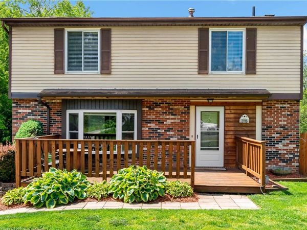 408 Meade Dr , Coraopolis, PA 15108