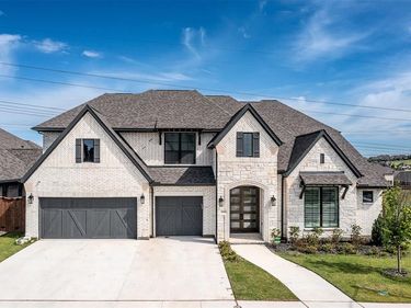 10456 Gray Hills Drive, Fort Worth, TX 76126