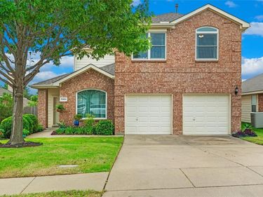 10404 Lake Brook Drive , Fort Worth, TX 76053