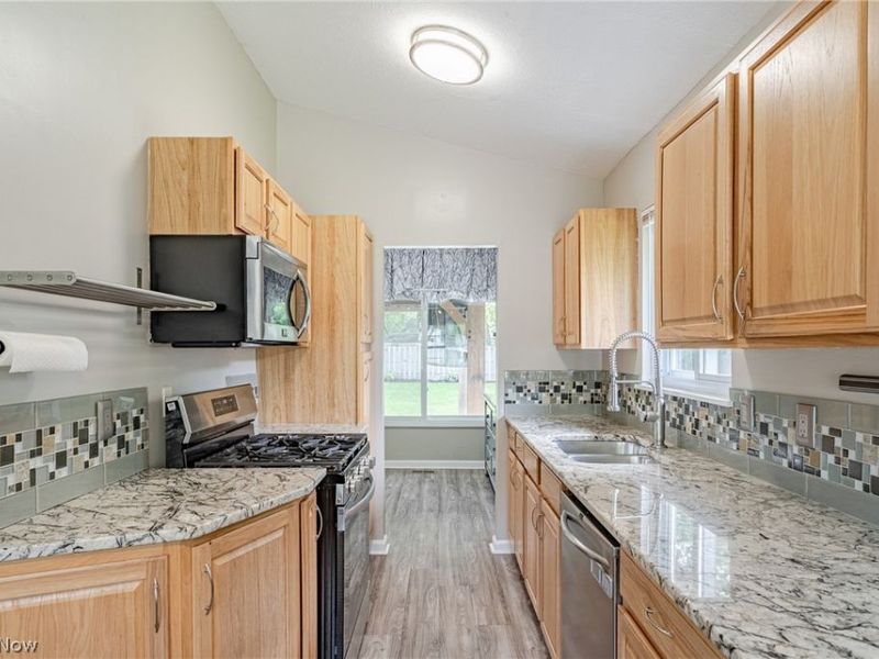 23823 Beaumont Drive, North Olmsted, OH 44070 Photo 10
