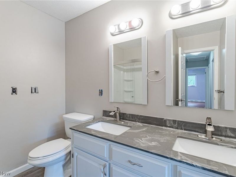 23823 Beaumont Drive, North Olmsted, OH 44070 Photo 14