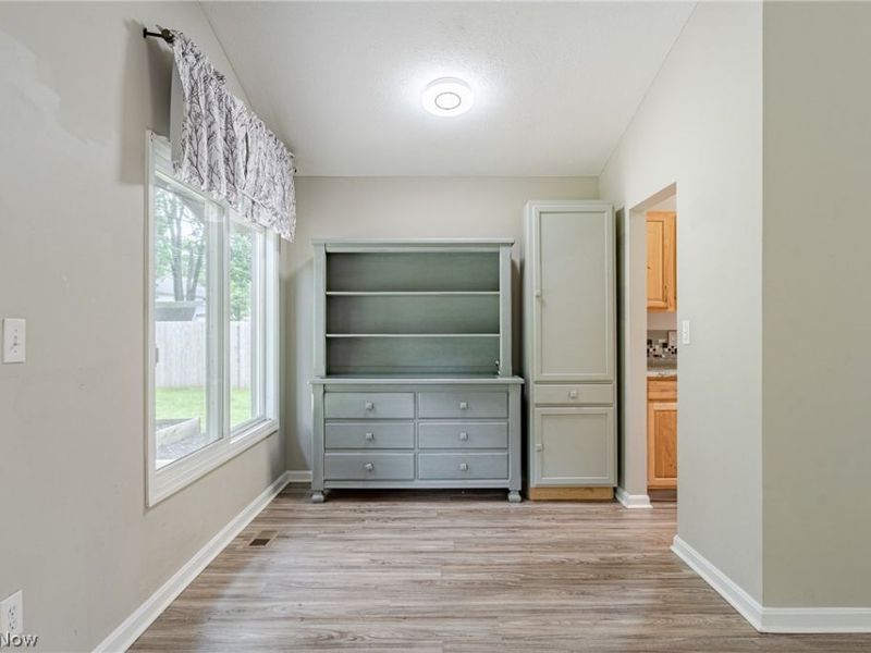 23823 Beaumont Drive, North Olmsted, OH 44070 Photo 6