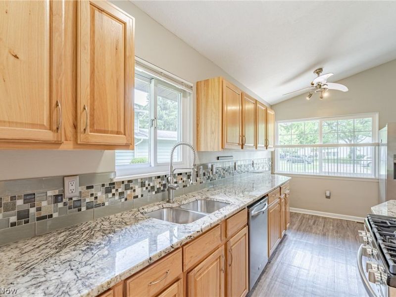 23823 Beaumont Drive, North Olmsted, OH 44070 Photo 7