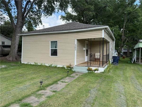 305 S Elm Street, Sweet Springs, MO 65351