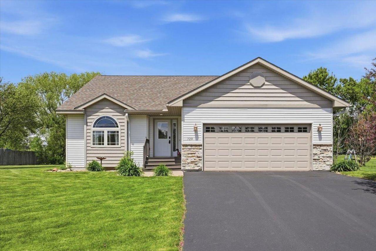 729 Hidden Lane, New Richmond, WI 54017