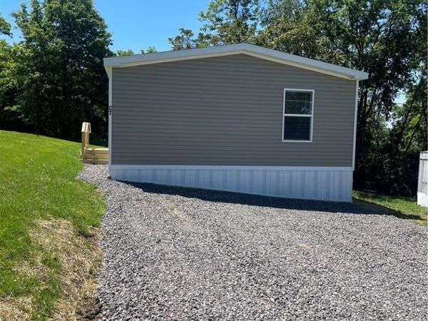 60 Carl Ave. Lot C7, Eighty Four, PA 15330