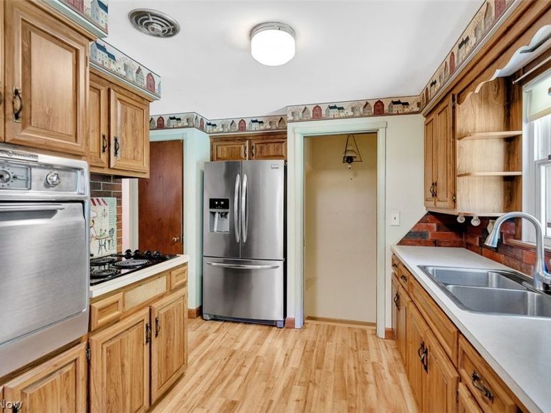 7761 Big Creek Parkway , Middleburg Heights, OH 44130 Photo 10
