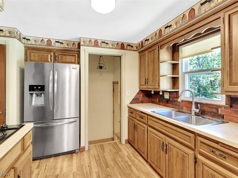 7761 Big Creek Parkway , Middleburg Heights, OH 44130 Photo 12