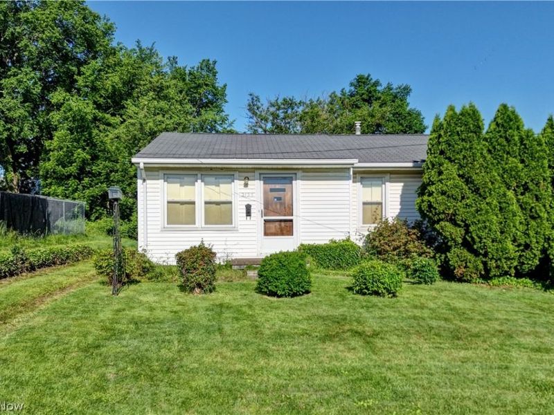 2123 Clearview Avenue NW, Canton, OH 44708 Photo 2