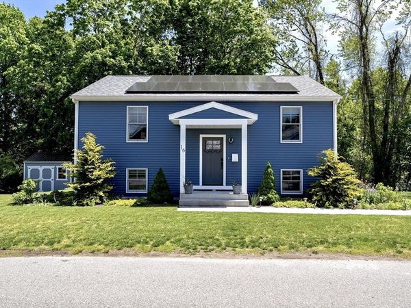 16 Clancy St, Swansea, MA 02777