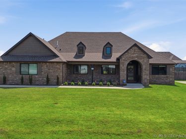 11303 S 211th East Avenue , Broken Arrow, OK 74014