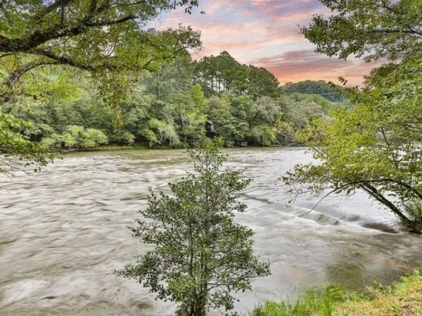 92 Fish Trap Road, Mineral Bluff, GA 30559