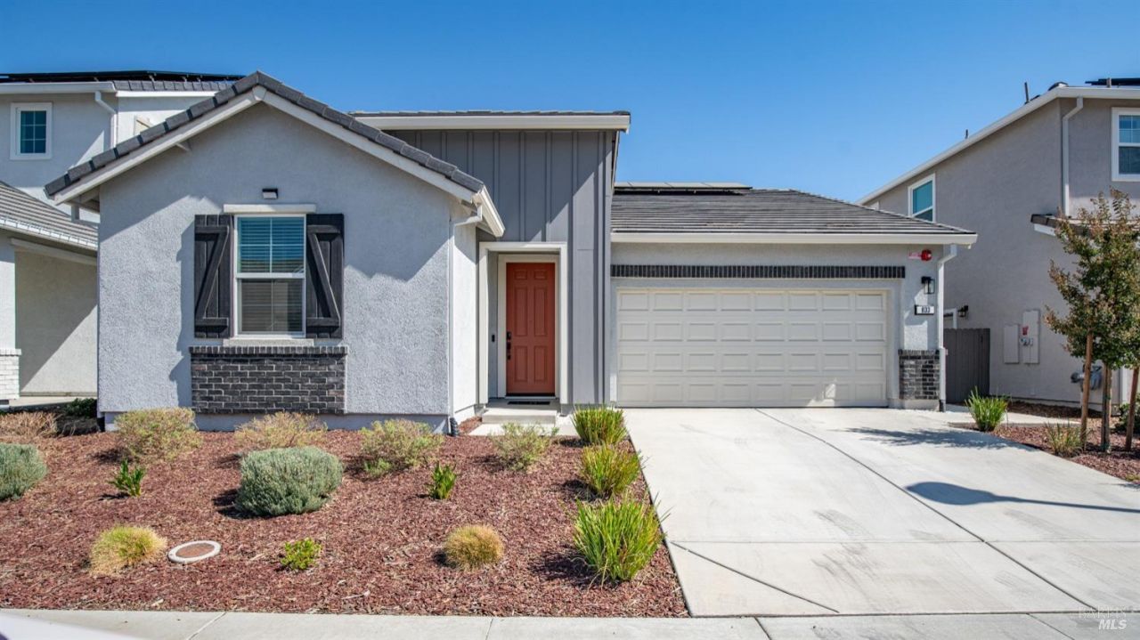833 Cosmos Drive, Vacaville, CA 95687 Main Photo