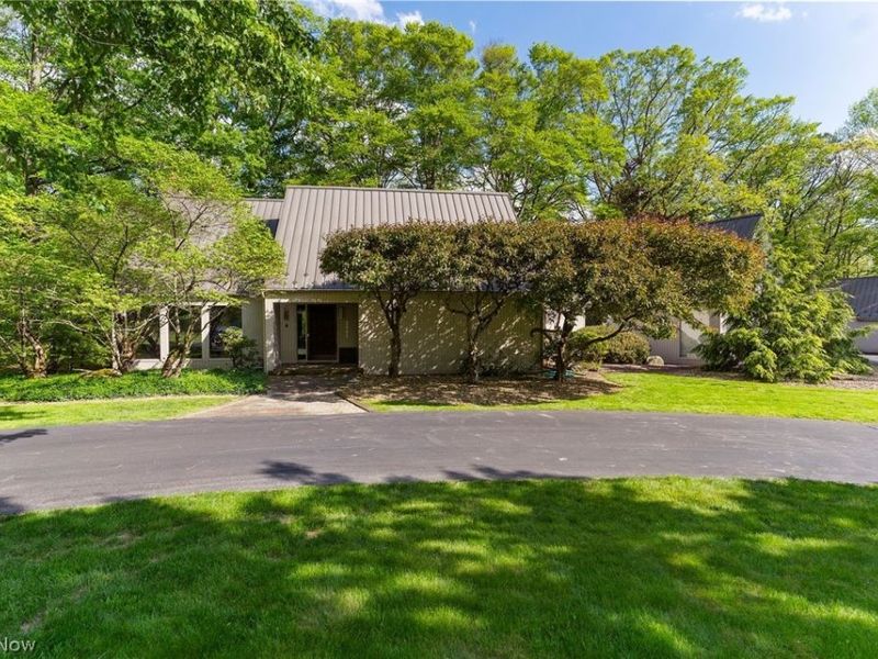 2941 Howland Wilson Road NE, Warren, OH 44484 Photo 2