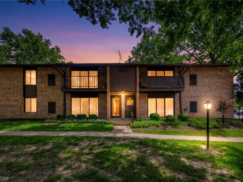 16430 Heather Lane , Unit 204, Middleburg Heights, OH 44130 Photo 1