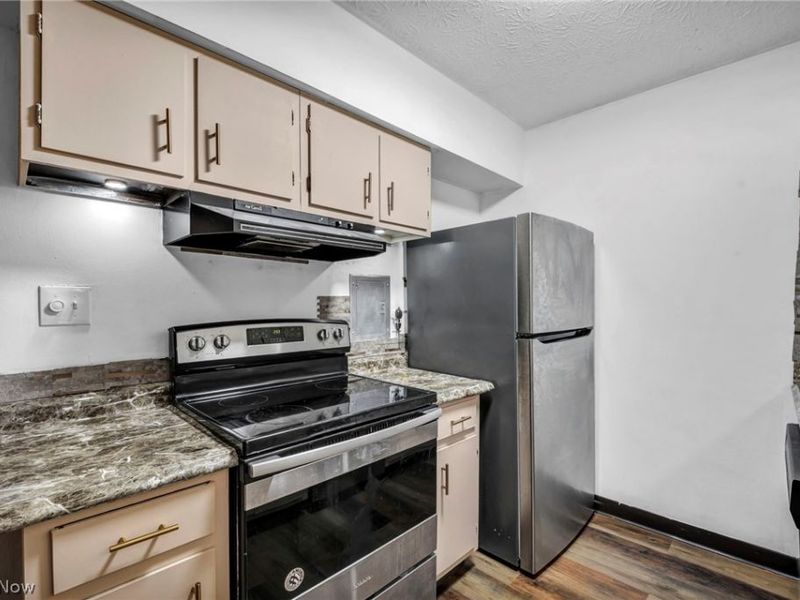16430 Heather Lane , Unit 204, Middleburg Heights, OH 44130 Photo 15