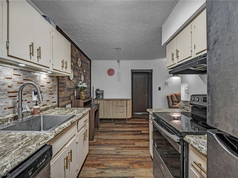 16430 Heather Lane , Unit 204, Middleburg Heights, OH 44130 Photo 16