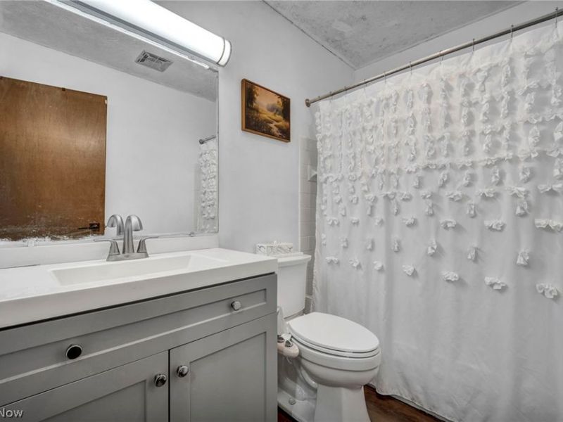 16430 Heather Lane , Unit 204, Middleburg Heights, OH 44130 Photo 19