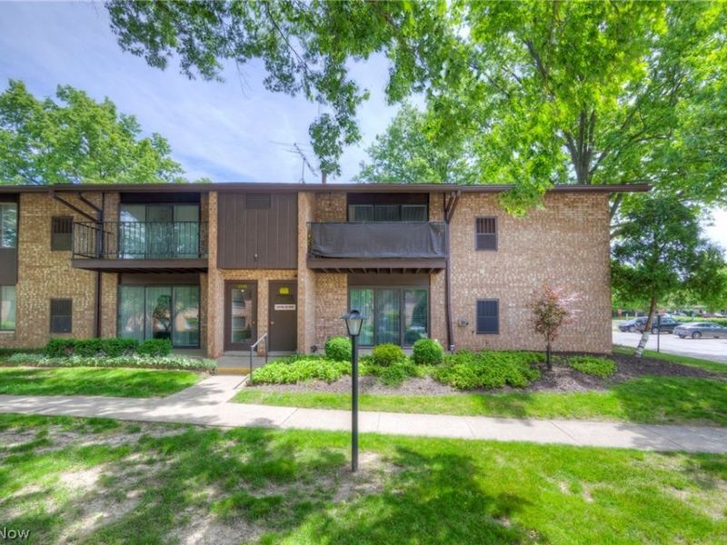 16430 Heather Lane , Unit 204, Middleburg Heights, OH 44130 Photo 3