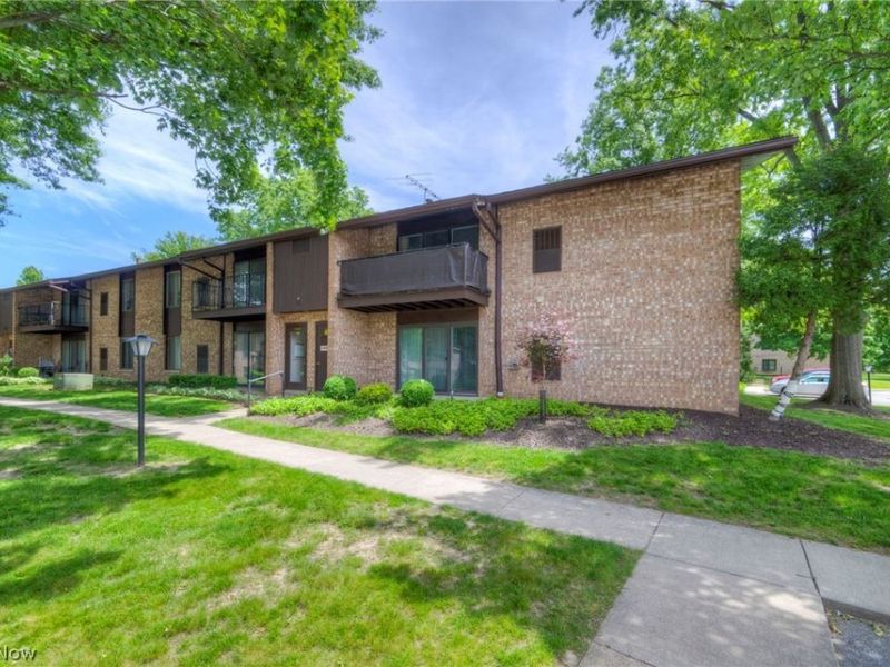 16430 Heather Lane , Unit 204, Middleburg Heights, OH 44130 Photo 4