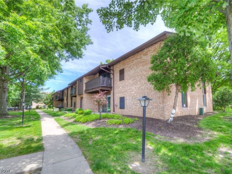 16430 Heather Lane , Unit 204, Middleburg Heights, OH 44130 Photo 5