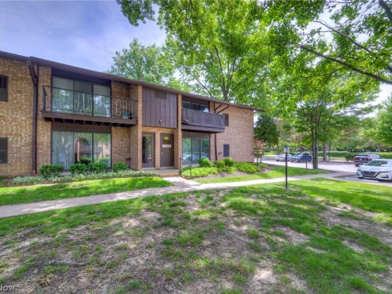 16430 Heather Lane , Unit 204, Middleburg Heights, OH 44130 Photo 6