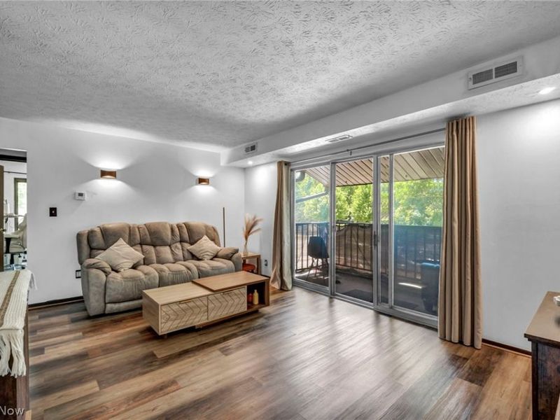 16430 Heather Lane , Unit 204, Middleburg Heights, OH 44130 Photo 8