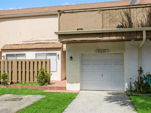 8208 NW 8th Place NW, Plantation, FL 33324