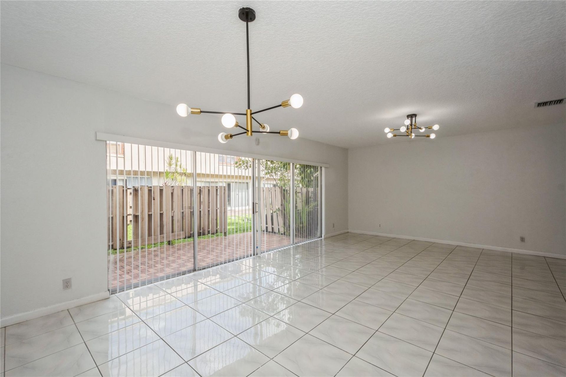 8208 NW 8th Place Nw, Plantation, FL 33324 Photo