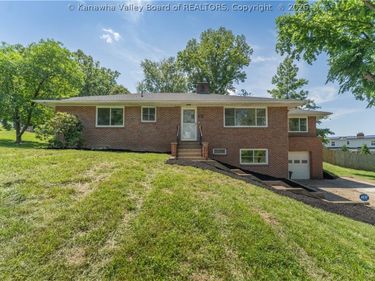 827 Hughes Drive, St Albans, WV 25177
