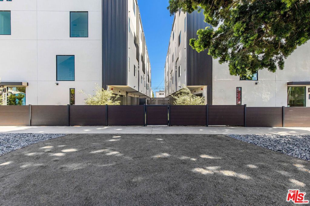 3811 S Verona Court, Los Angeles, CA 90066 Main Photo