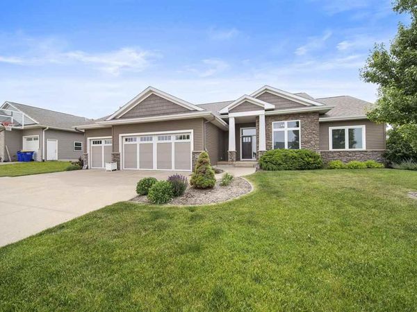 617 Majestic Oak Ridge, Solon, IA 52333