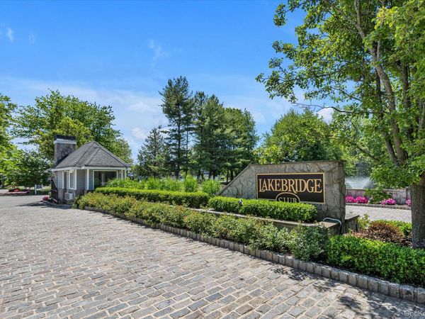 35 Lakebridge Drive S, Kings Park, NY 11754