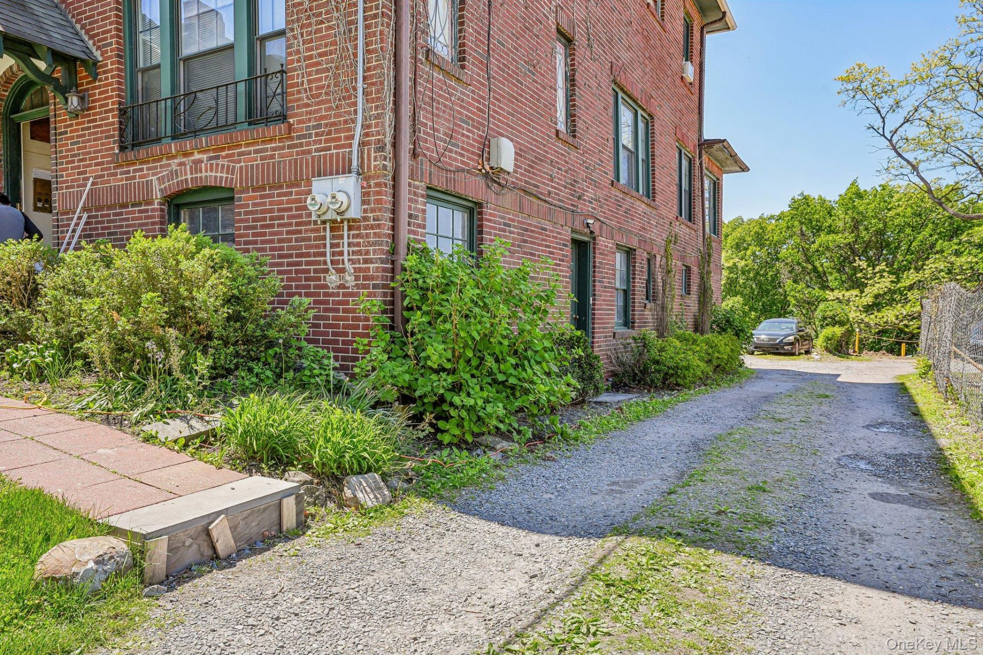 643 Warburton Avenue, Yonkers, NY 10701 Main Photo