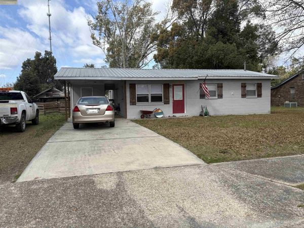 571 S 2ND Street , Wewahitchka, FL 32465