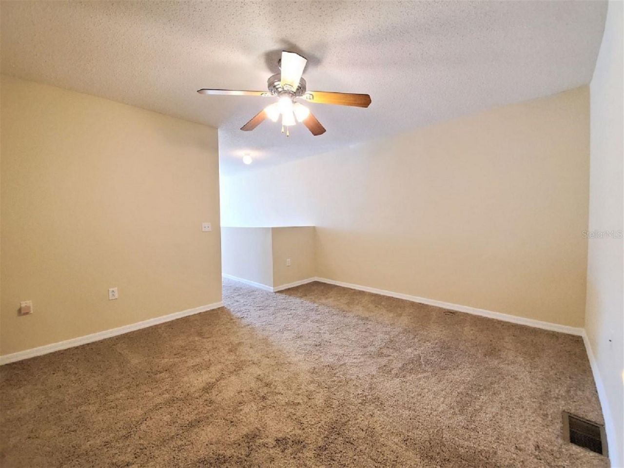 9870 Ashburn Lake Drive , Tampa, FL 33610 Photo