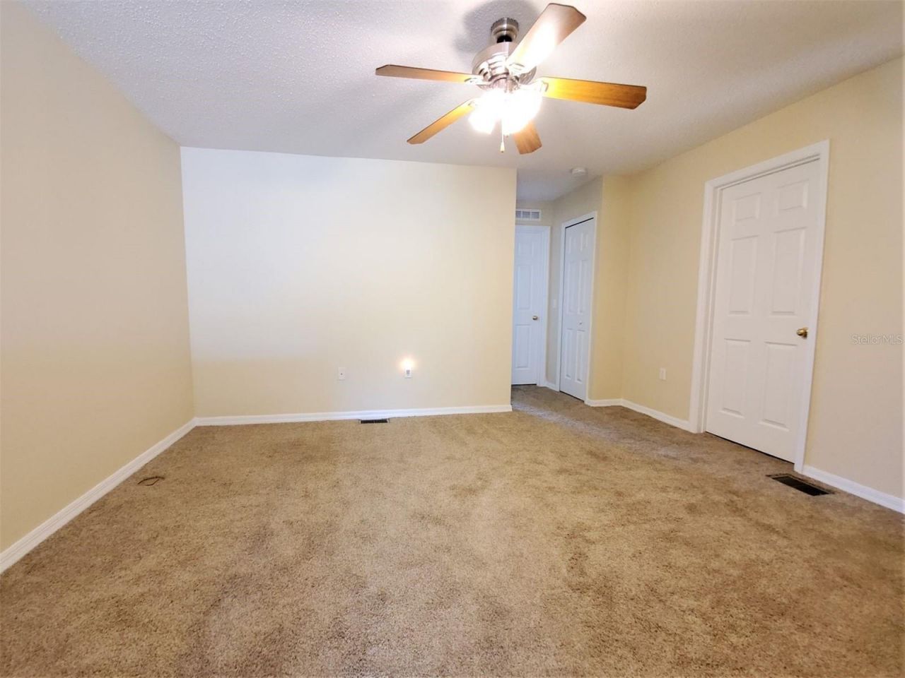 9870 Ashburn Lake Drive , Tampa, FL 33610 Photo