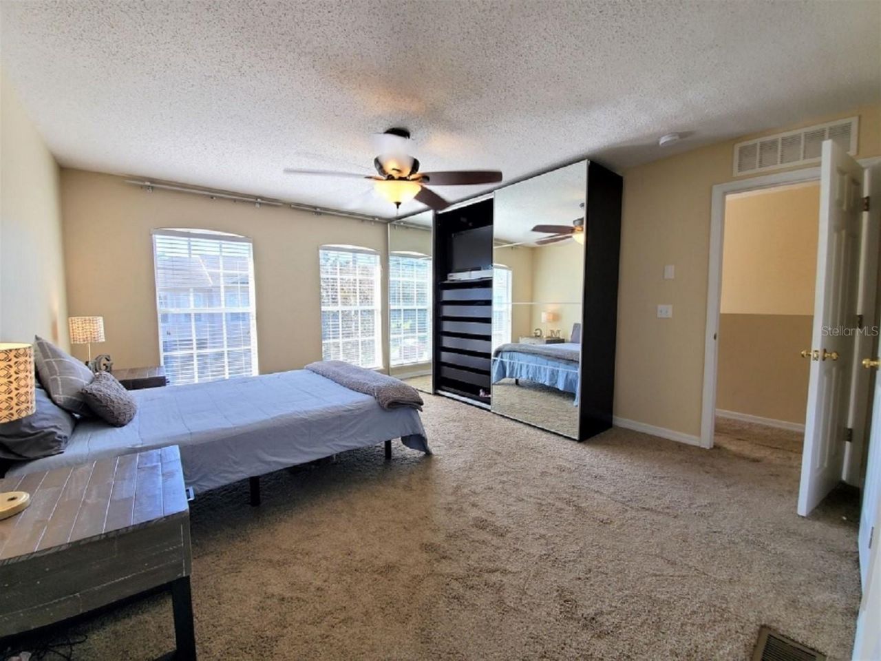9870 Ashburn Lake Drive , Tampa, FL 33610 Photo